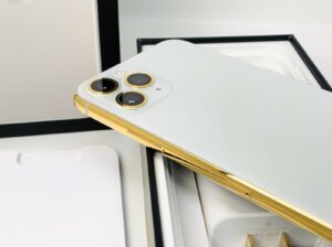 Apple iPhone 15 Pro Max $700 / Tecno Phantom V Fol