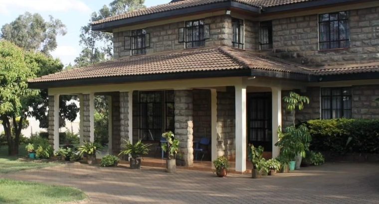 LUXURIOUS KAREN 5 BEDROOM HOUSE