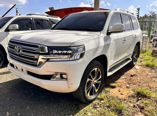 2015 landcruiser v8